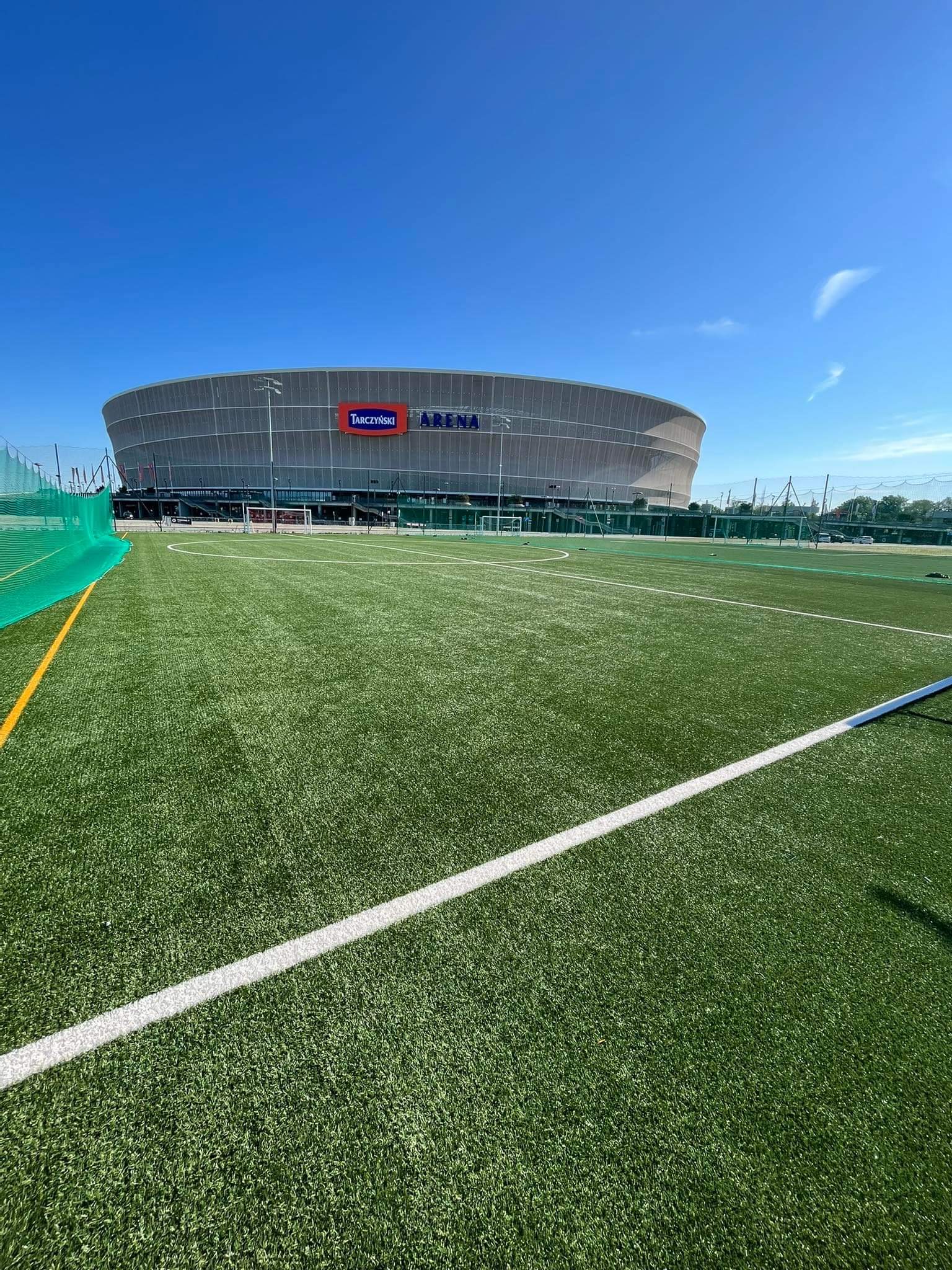 Nowy obiekt - dwa  boiska piłkarskie o nawierzchni sztucznej